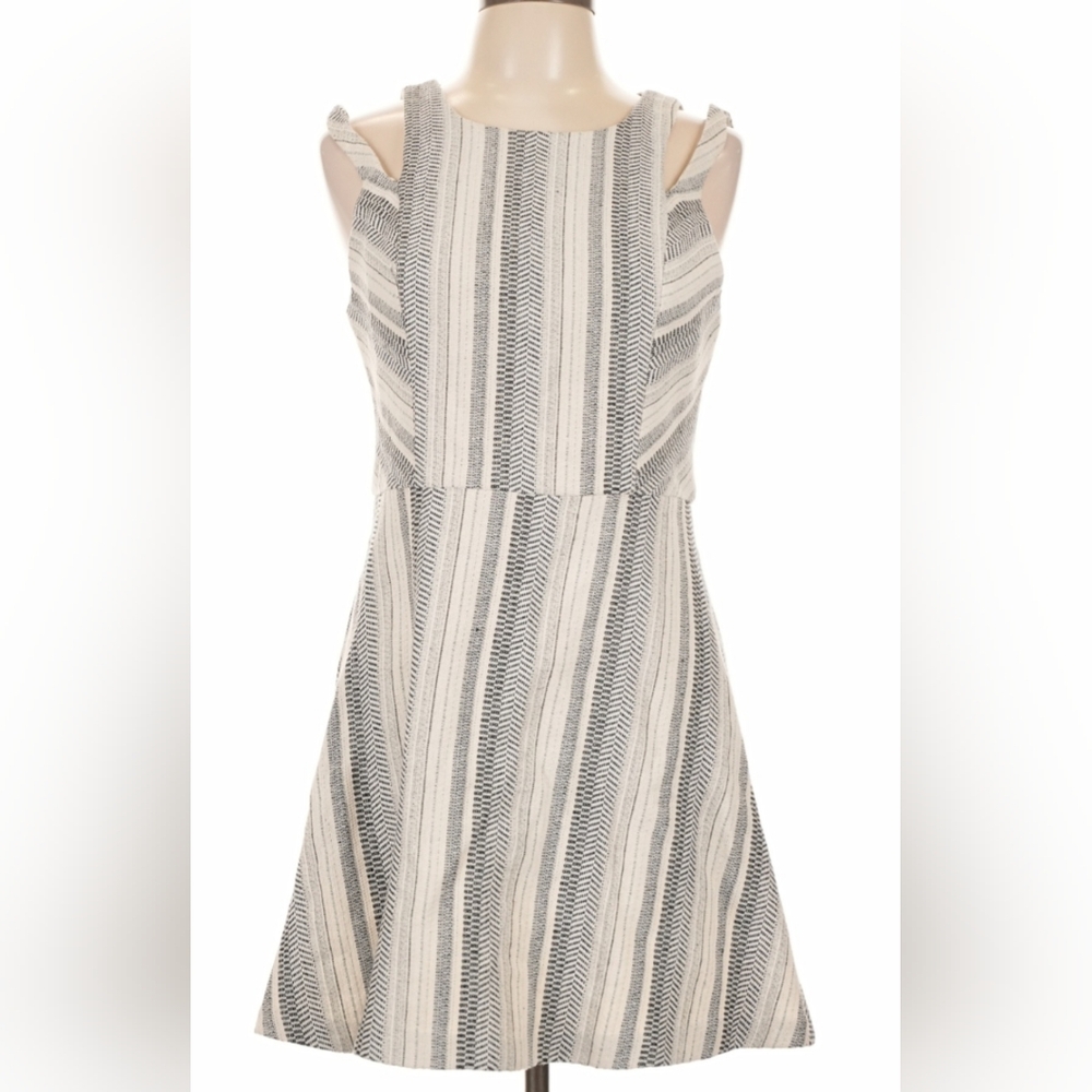 BCBGeneration A-Line Fit & Flare Black and White Striped Dress Size 4 NWOT‎